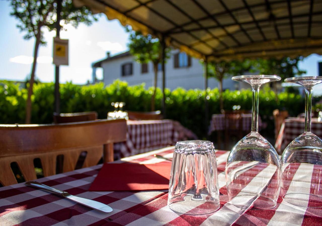 Trattoria Due Citroni Hotel Casalgrasso Екстериор снимка