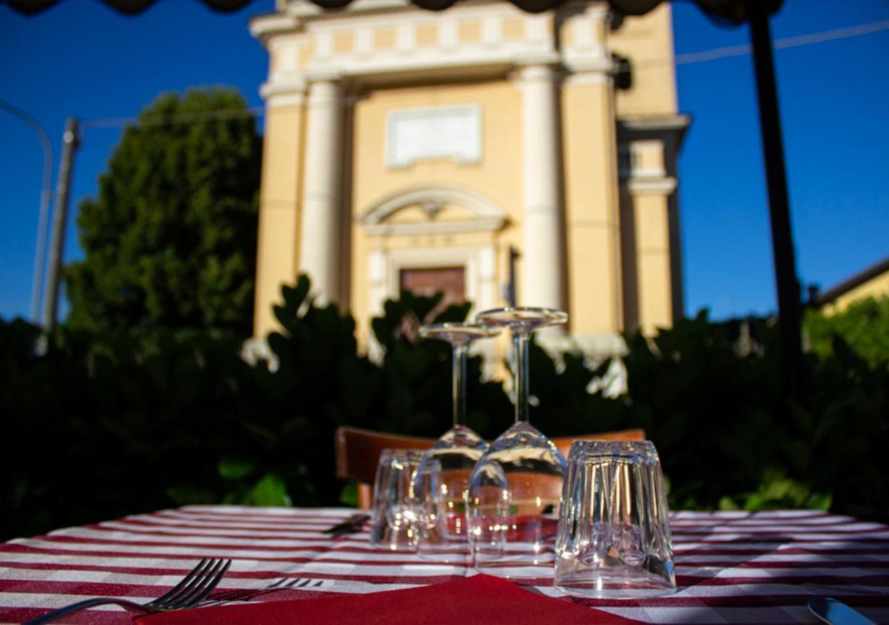 Trattoria Due Citroni Hotel Casalgrasso Екстериор снимка